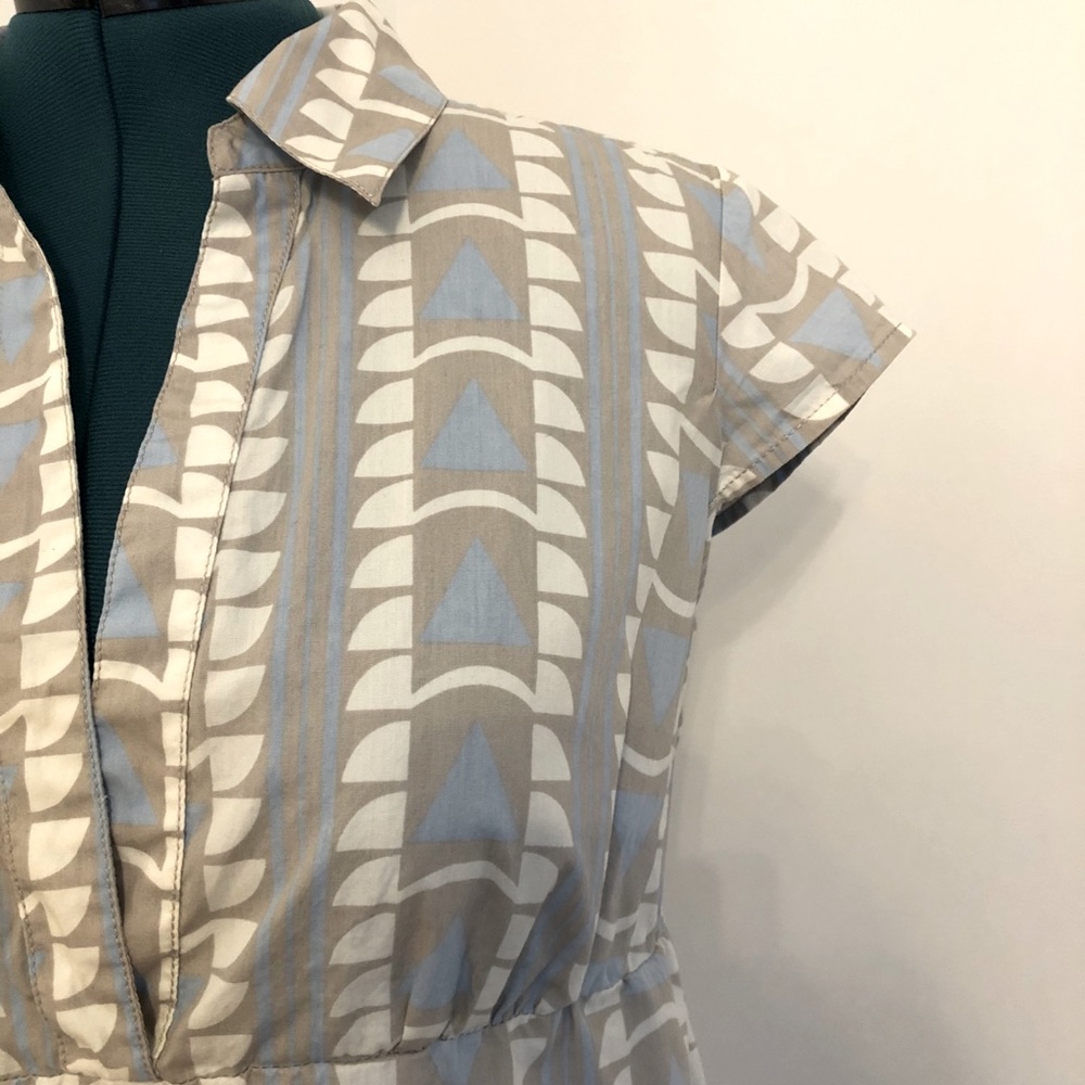 Old Navy Empire Waist V-Neck Graphic Print Shirt